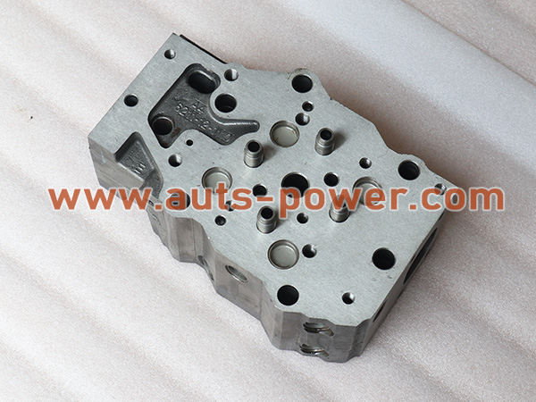 الكمون 4068672 QST30 Cylinder head